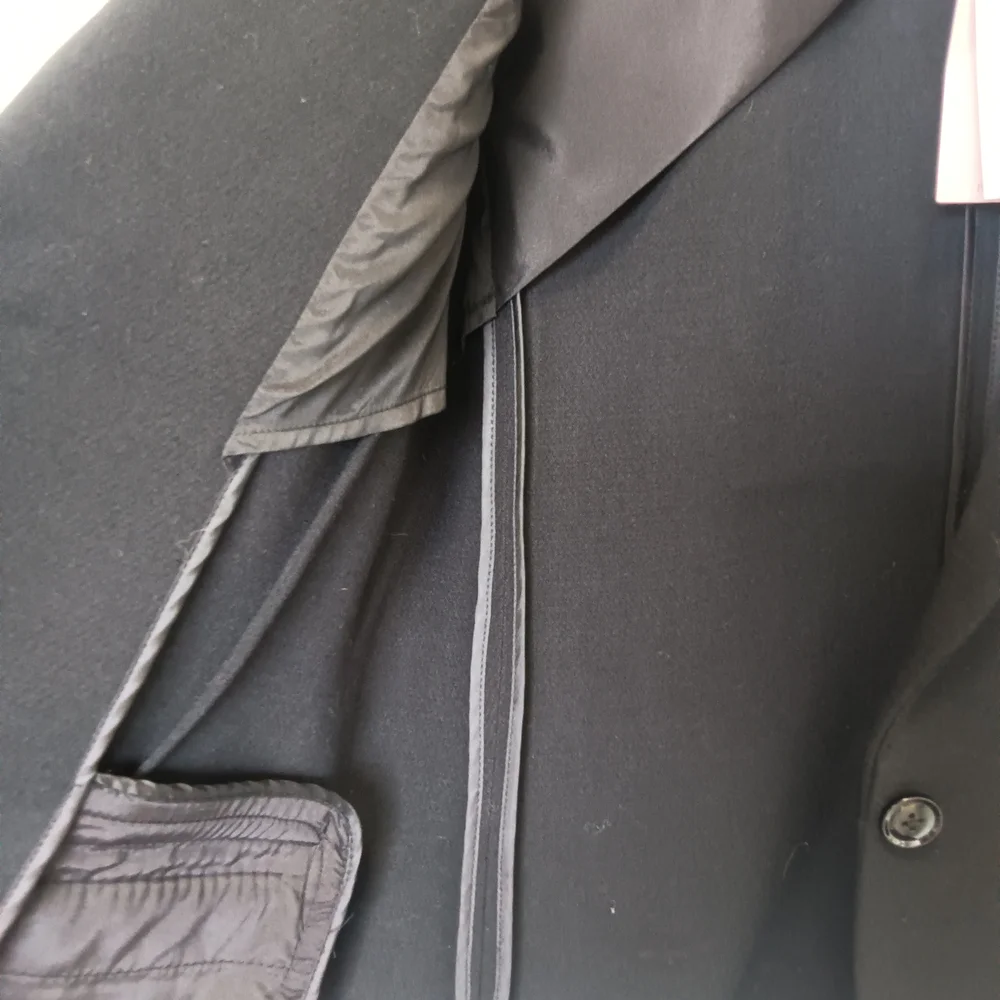 CLEARANCE SALE!!  Banana Republic Women's Elegant Black Blazer - Picture 9 of 12